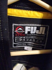 KIDS FUGI KIMONO/ GI TOP SZ. MO MMA lab no wear/ tear likeonew