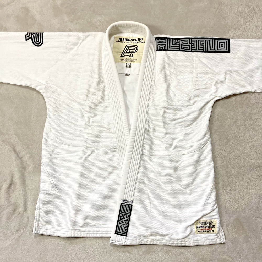 Albino and Preto A&P Adult Batch 8 Martial Arts Jiu-Jitsu Gi Top White Size A0H