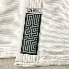 Albino and Preto A&P Adult Batch 8 Martial Arts Jiu-Jitsu Gi Top White Size A0H