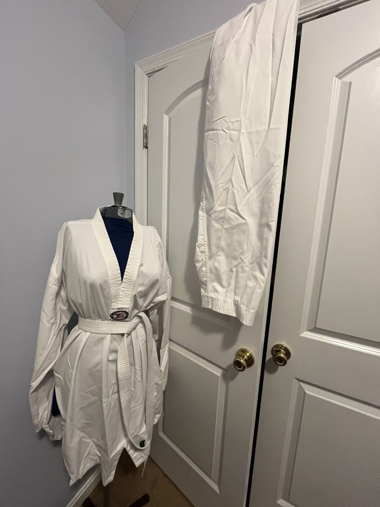 Taekwondo Uniform White Fabric Top Pants Belt Adult Black Belt Institute Size 7