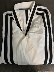 Men’s White w/blk Pin Stripe Karate Gi, Size 4