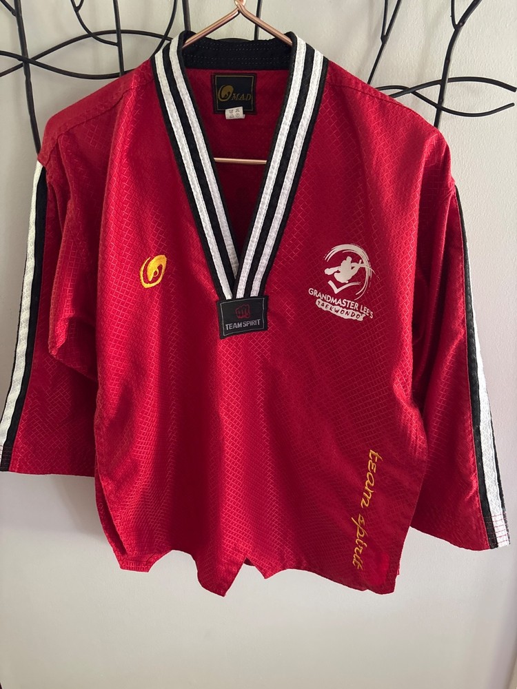 Grandmaster Lee’s Taekwondo RED top size 2