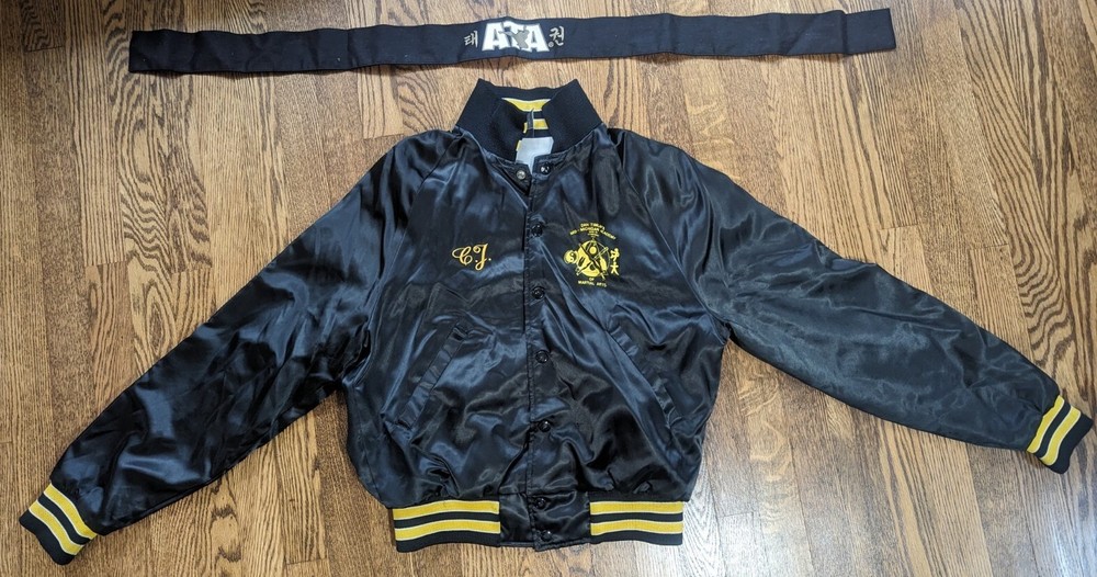 Vintage Karate/Kung fue Jacket. Youth Size 18/20 Small. Karate Belt Included.100