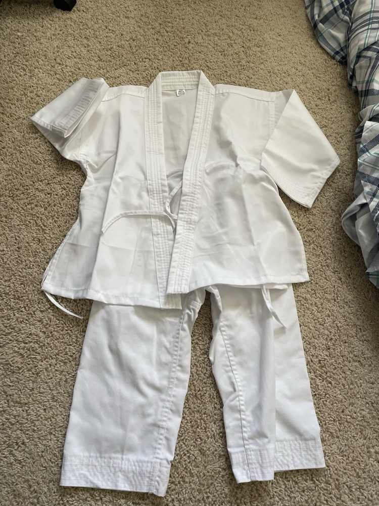 BRAND NEW KIDS White MMA KARATE TAEKWONDO GI UNIFORM SET WITH BELT C110