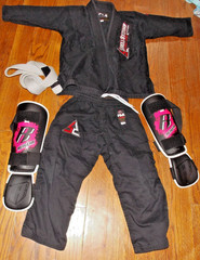 Fuji Kids Black Jiu Jitsu Judo Gi Martial Arts Uniform+ Belt + shin guards szCO