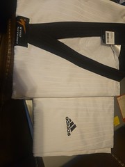 ADIDAS ADI-Start III TAEKWONDO UNIFORM WITH BLACK V-NECK. Size 200 (2 Piece)