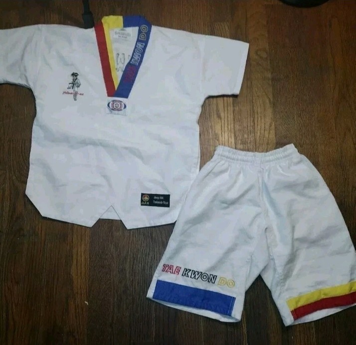 SangMooSa Taekwondo Medium Weight Student Uniform (Size 130 #00) 6-8yr