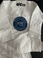 NEW! UFC Gym Jiu Jitsu Gi – Size M00 – White with Blue & Black Branding