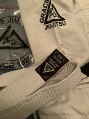 Gracie Jiu-Jitsu Classic Gi Size 00/120 (kids4-7)White BJJ MMA Kimono With Belt