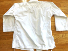 Authentic Kids BUSHIDO Karate White GI Martial Arts Uniform Whte Belt Size 0/140
