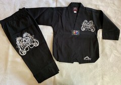 NEW KIDS KARATE TAEKWONDO UNIFORM, BLACK, BOYS GIRLS, SIZE 0000 / 110cm