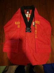 Vision Taekwondo Ultimate Blackbelt Club Red Uniform V Neck Top Size 00/130