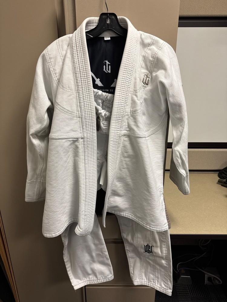 War Tribe Vision BJJ Jiu-Jitsu Gi With Relson Gracie Patch SIZE A1 USED