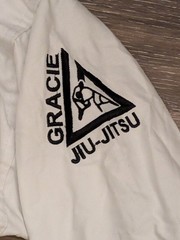 Gracie Jiu-Jitsu Official GI 1/ 140 Top White Belted MMA W/Bonus Belts