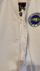 ITF TAEKWONDO UNIFORM SIZE 130 WHITE 2 BELTS- WHITE AND WHITE- YELLOW ZIP