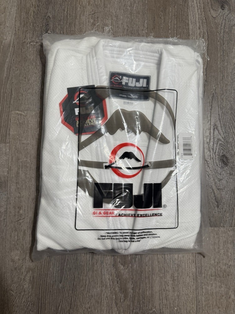Fuji Martial Arts Gi Kimono White Judo Jiu Jitsu Karate Uniform Size 6 (A5) NEW