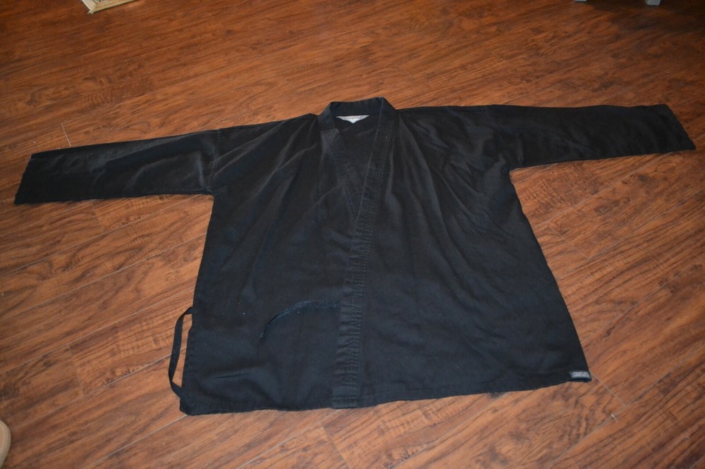 B5- Century Black Lee’s Kenpo Karate Uniform Jacket Size 6