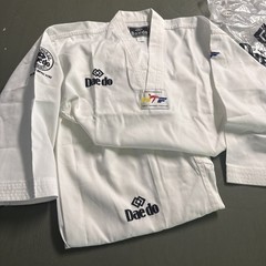 Daedo International World Taekwondo Federation Beginner Uniform Size 1 (140)