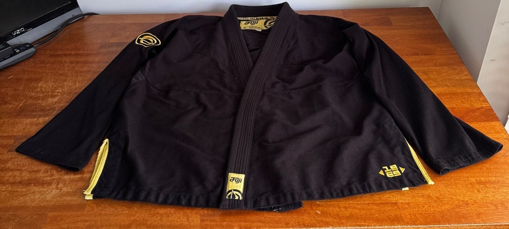 Fuji Sports Flow-Tech BJJ Gi Black/Gold top only adult A5 new
