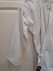Ki International – Martial Arts Karate Jiu-Jitsu White Gi – Size 2/150