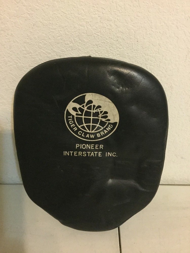 Vintage „Tiger Claw” Martials Arts/MMA Focus Mitt – SHIPS FREE!