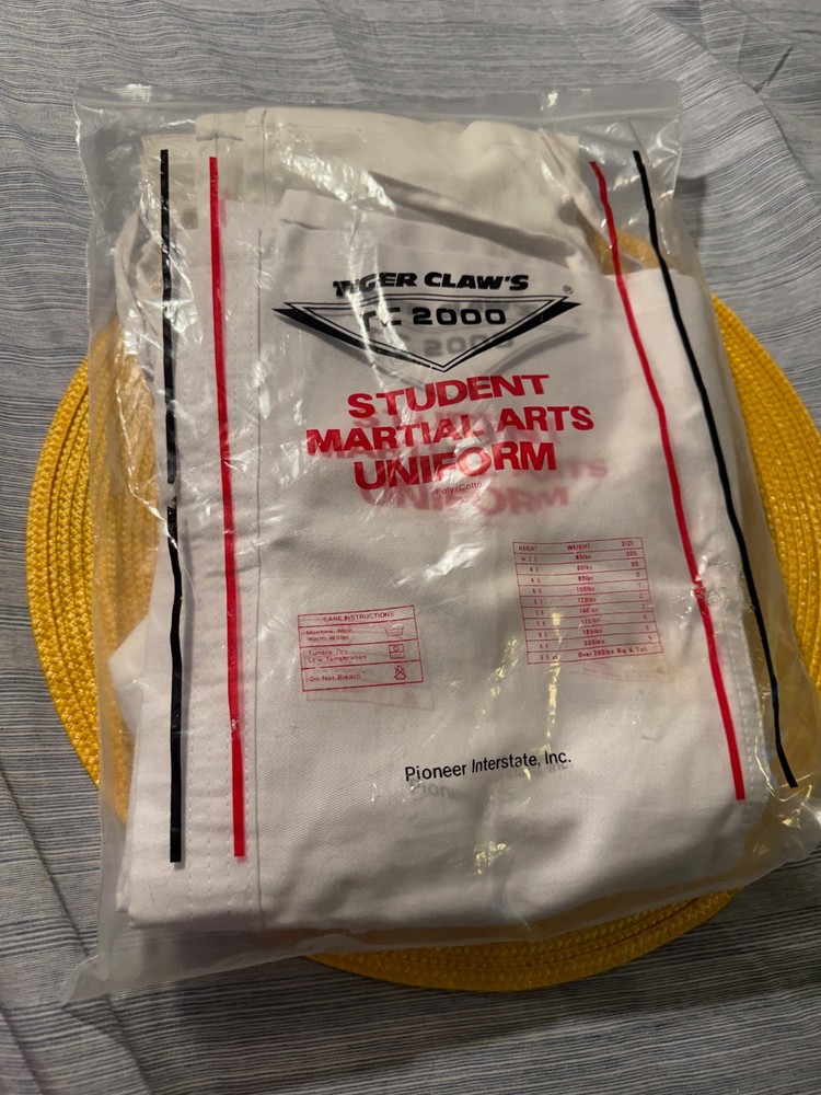 Tiger Claw’s TC 2000 Student Martial Arts Uniform Size 00