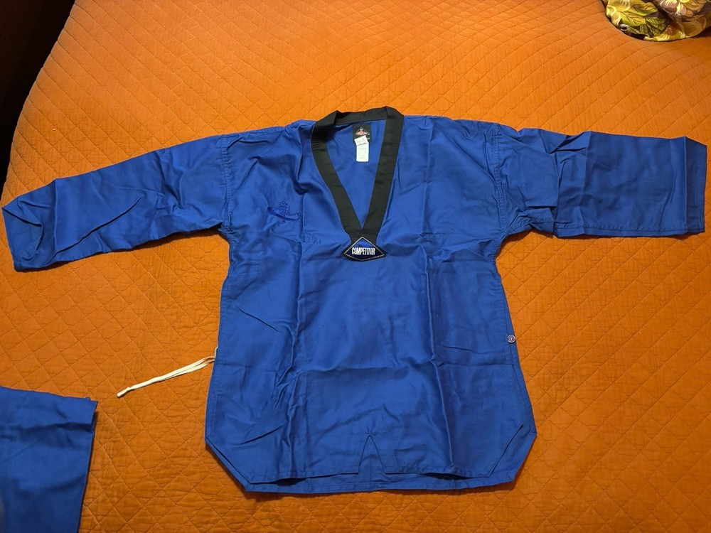 Century Martial Arts Taekwondo Competitor Series Gi (top + bottom) Size 3 *Good*