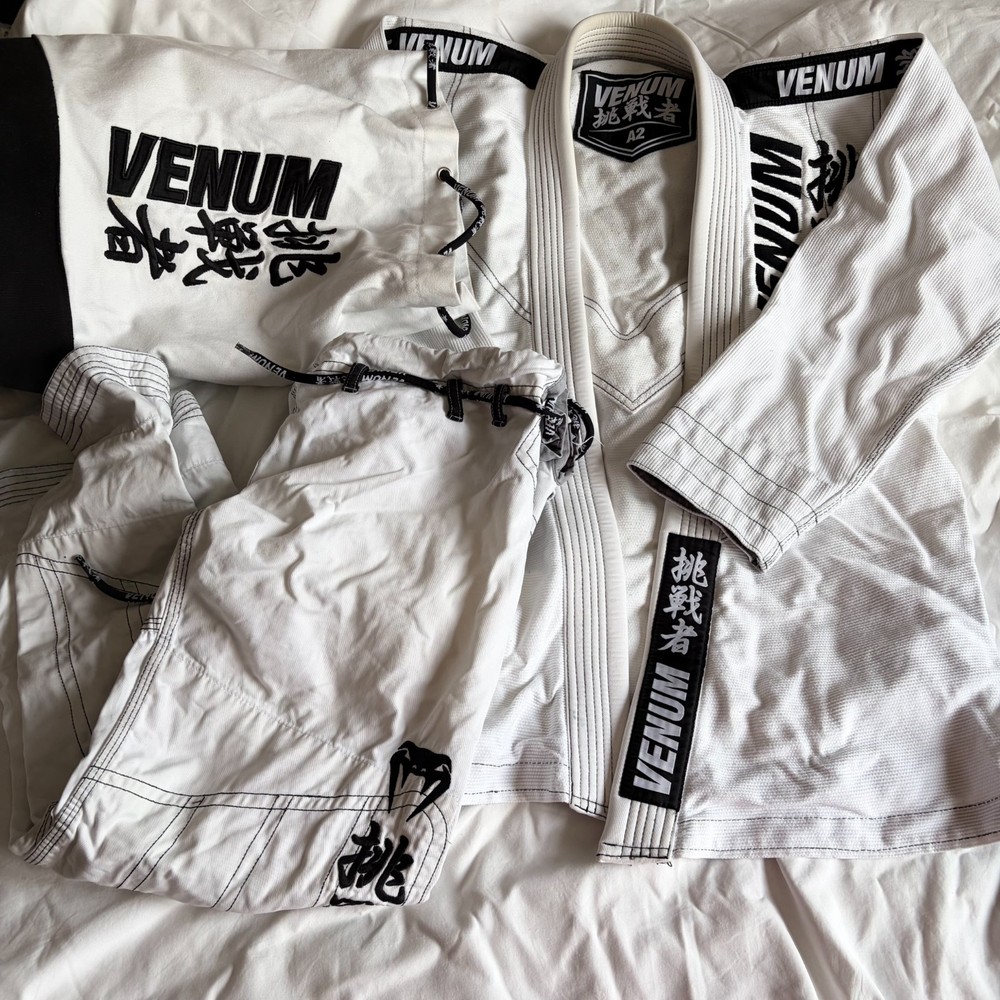 GUC Venum White Challenger BJJ Gi Jiu Jitsu Uniform & Bag (Size A2)