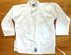 Authentic Kids BUSHIDO Karate White GI Martial Arts Uniform Whte Belt Size 0/140