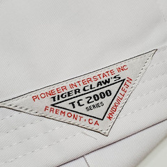 Tiger Claw Student Martial Arts Uniform TC2000 Series Kids Size 000 50 lbs 4′-0″
