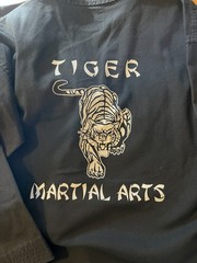 2 Martial Arts Karate Top & Jacket Size 4 Adult Kung Fu Tiger Black Bold Dynamic