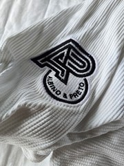 Albino and Preto, Essentials gi, White A4