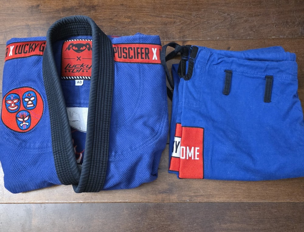 LUCKY Gi – PUSCIFER Jiu jitsu BJJ Kimono, Size A0 Fits like A1. Vintage RARE!
