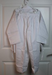 NEW in Package Kids White Cotton Bl Karate Uniform Gi Belt Included Size 0 6-8/M