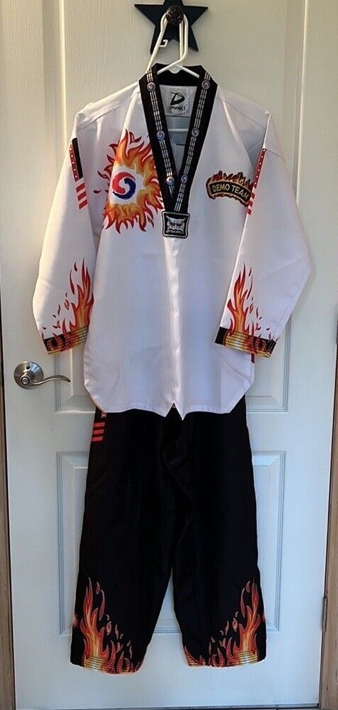 World Champion Taekwondo Demo Team Uniform, unisex size 2/160