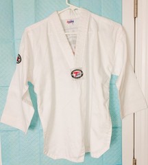 Chicago Martial Arts Uniform for Child Size 1 Top & Bottoms Pre-Owned VGC