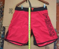 Throwdown Athletic/ Boxing Mens Gym Training Shorts Size 32 Red & Black/Pocket