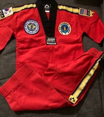 Tom Vo’s Taekwondo Red Uniform Costume Top & Pants Size 000 120 cm Small