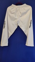 ITF TAEKWONDO UNIFORM SIZE 130 WHITE 2 BELTS- WHITE AND WHITE- YELLOW ZIP