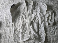 Albino and Preto, Essentials gi, White A4