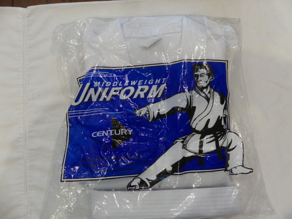 CENTURY Martial Arts Karate Gi Uniform / Middle weight – Size 6