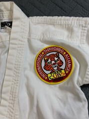 Macho Martial Arts White Taekwondo Uniform Top Tie Waist Size 00/130