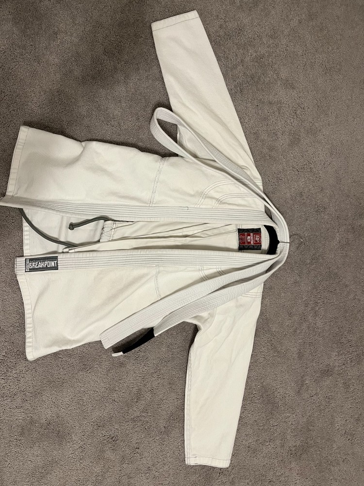 White BreakPoint Jui-Jitsu Gi – Size: A0 top, A0 Pants, A1 White Belt