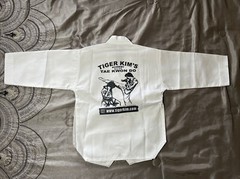 TIGER KIM’S V-NECK MARTIAL ARTS UNIFORM SIZE 000. G