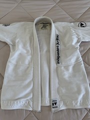 Albino & Preto Independent Jiu-Jitsu White Uniform