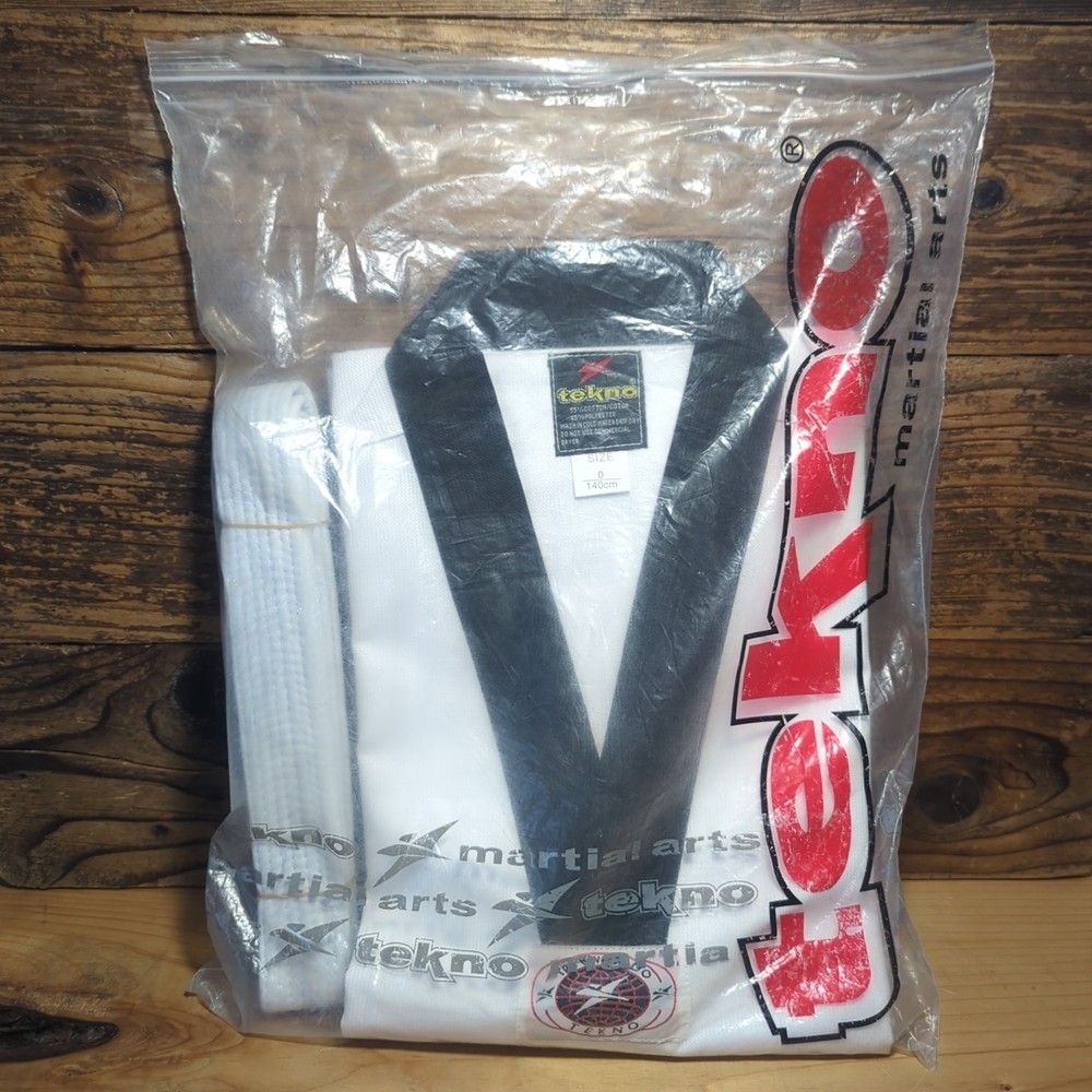 New tekno Taekwondo Uniform Shirt Pants White Belt Size 0 140 cm