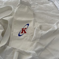 Kids kicks karate uniform size 000 and 00 Sizes 4/5 4-piece Set