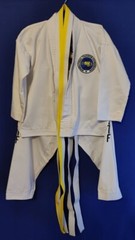 ITF TAEKWONDO UNIFORM SIZE 130 WHITE 2 BELTS- WHITE AND WHITE- YELLOW ZIP