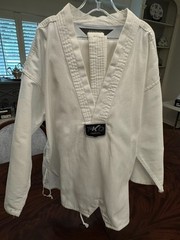 Youth martial arts outfit set. White. Youth Size 1. Taekwondo, karate.