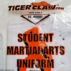Tiger Claw Student Martial Arts Uniform TC2000 Series Kids Size 000 50 lbs 4′-0″